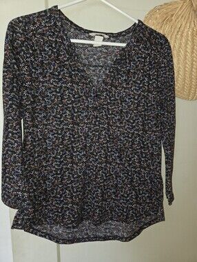 HM - Women’s Black Floral Long-Sleeve V-Neck Top